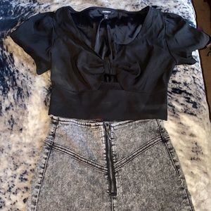 Cute express crop top and guess high waisted jeans !